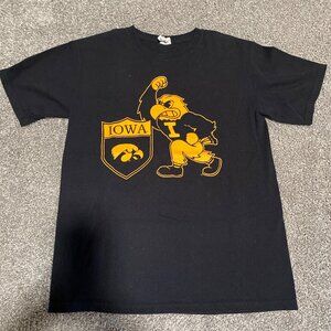 Iowa Hawkeye T shirt, Medium. Black and Gold.